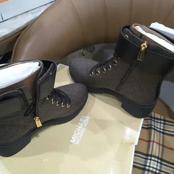 Michael kores Rorylug bootie
